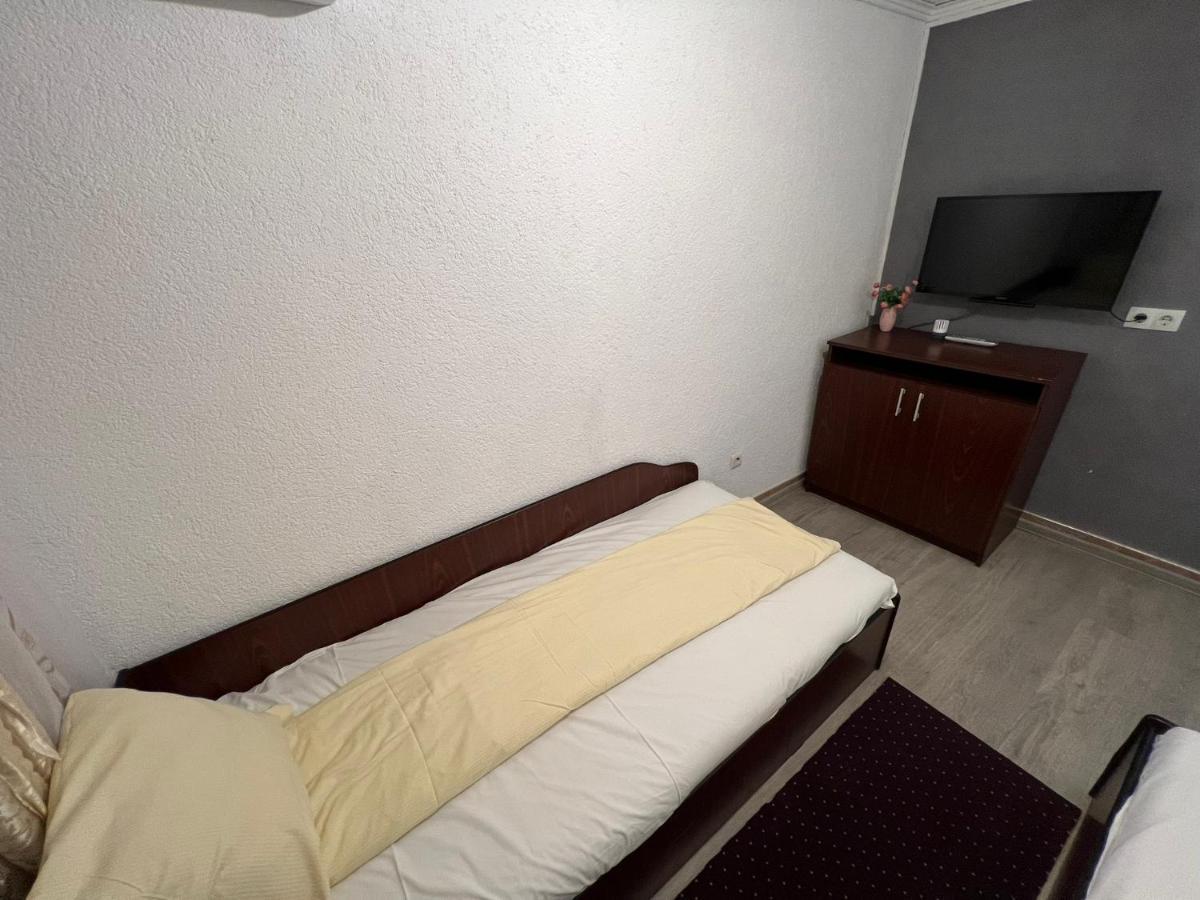 Vila Delia Hotel Oradea Exterior photo